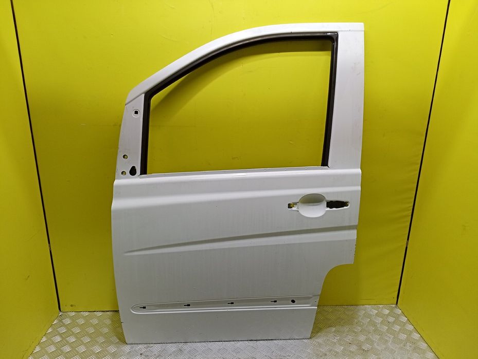 Двері ліві Mercedes Vito 639 Двери передние левые Вито 639 Разборка