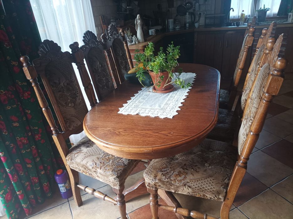 Stół z krzeslami komplet