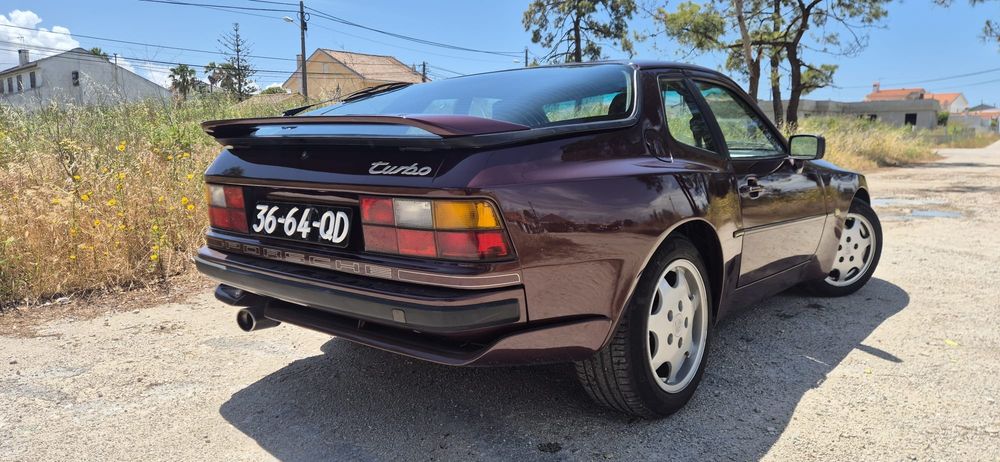 PORSCHE 944 TURBO