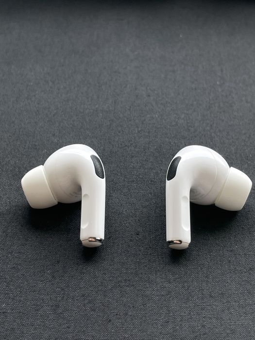 AirPods Pro 第2世代 片耳＋ケース A2699 Lightning 楽天市場】AirPods Pro 第2世代 (Lightning) 新品未使用【片耳 左耳 右