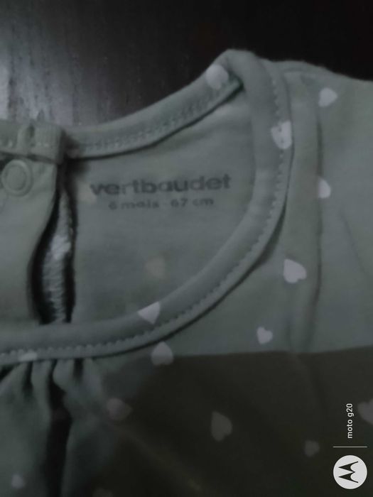 2 Camisinhas bebé 6 meses Vertbaut a estrear