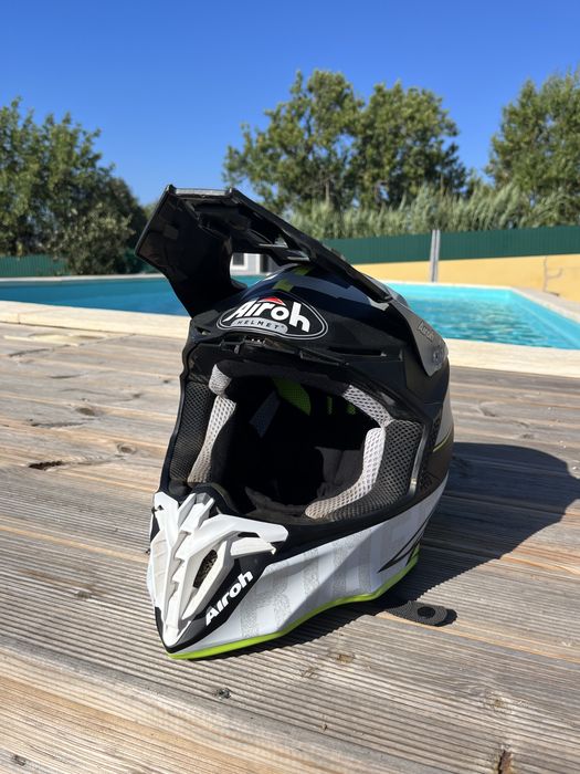 Vendo capacete Airoh tamanho S