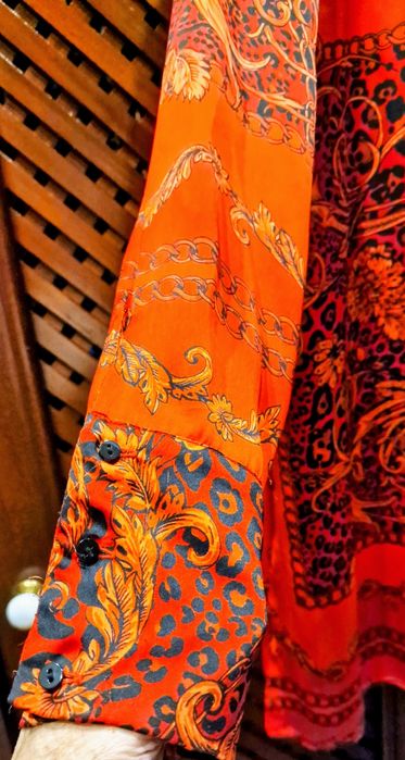 Túnica da Zara, vermelha com estampagem de flores