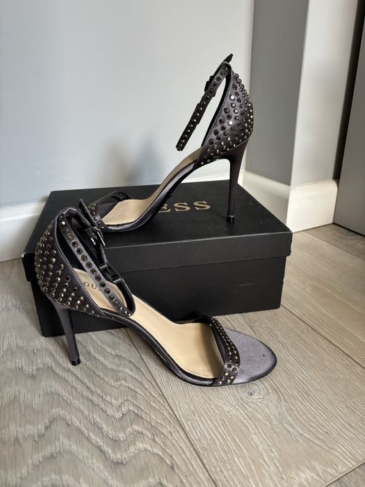 Nowe szpilki GUESS