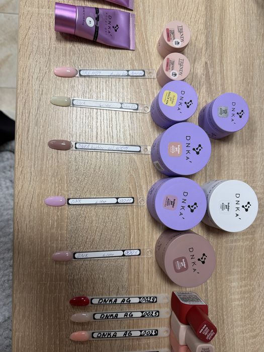 Розпродаж гелів, акригелів з манікюрної студії