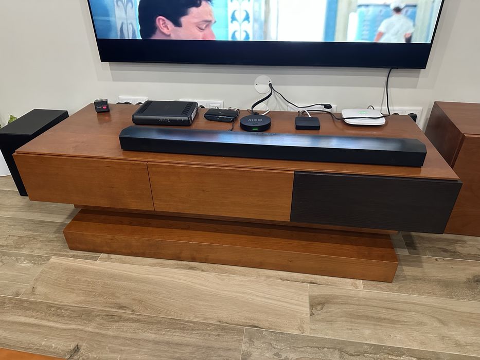 Vendo movel de tv com mesas de apoio