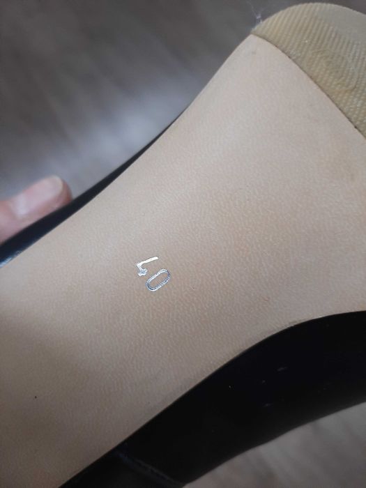 Продам кожаные ботильоны.