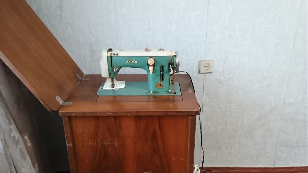 Швейная машинка ножная