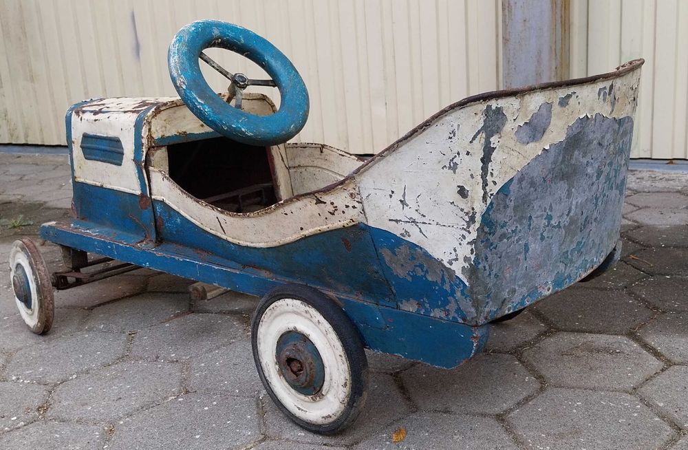 Carro a pedais antigo