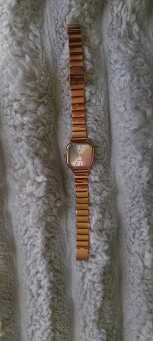 Жіночий годинник