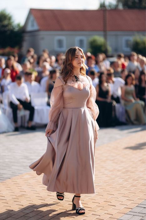 Випускна сукня (міді)