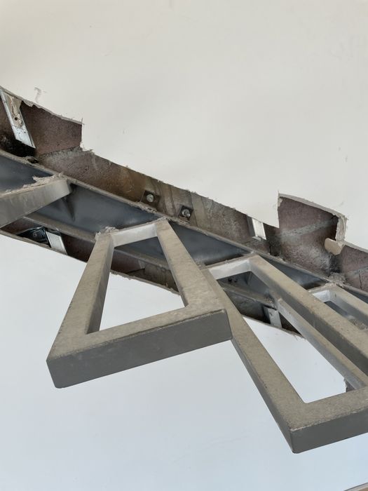 Escadas metalicas suspensas