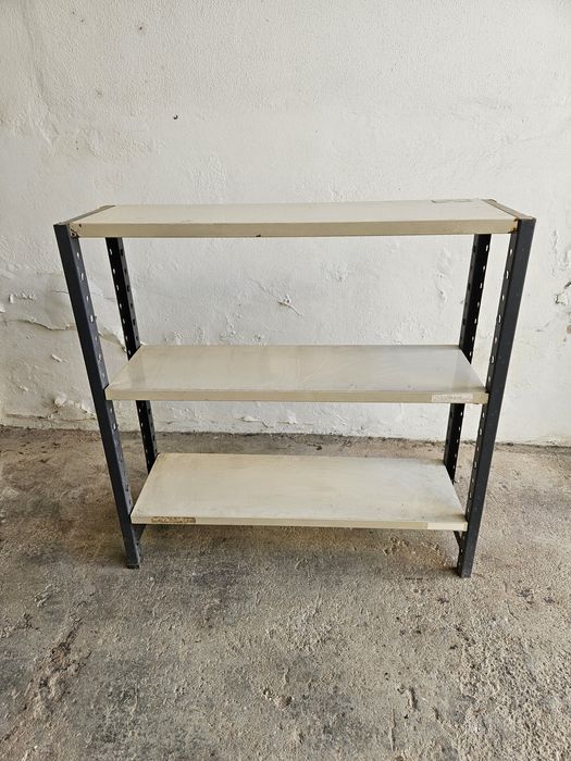 Estantes de arrumação