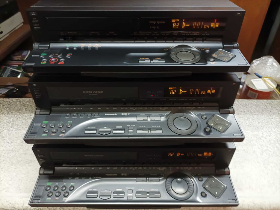 Видеомагнитофон Panasonic NV-HS1000