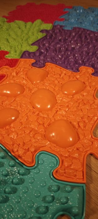 Mata sensoryczna Muffik - Tęcza  + Prezent