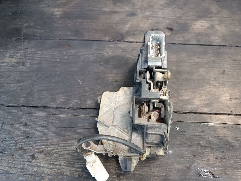 Замок перед правий БМВ Е39 BMW E39