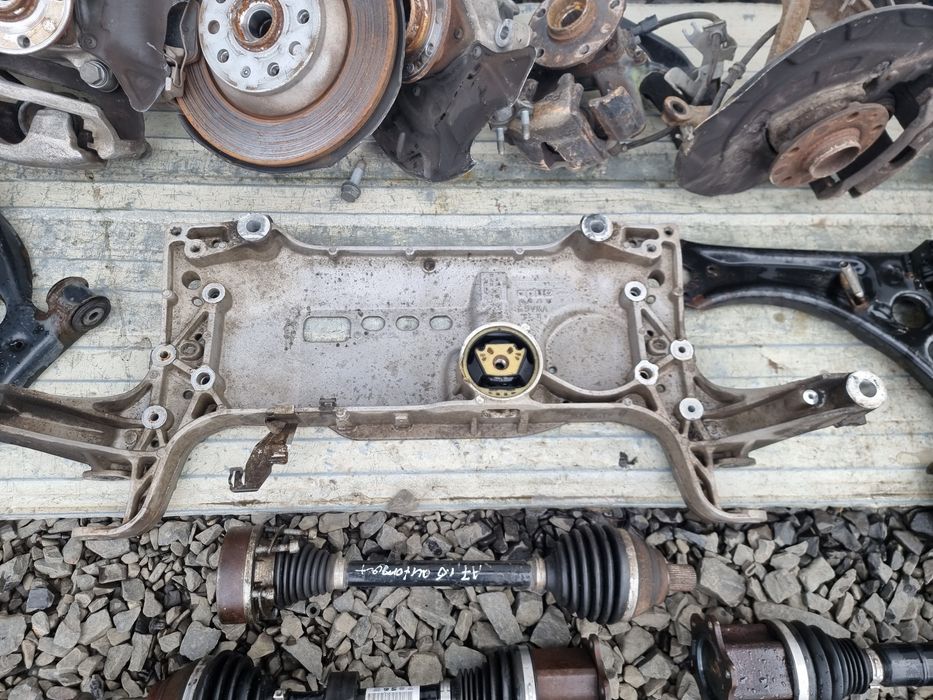 Поворотний кулак полуось VW Passat B8, Tiguan Пассат Golf 7 Octavia A7