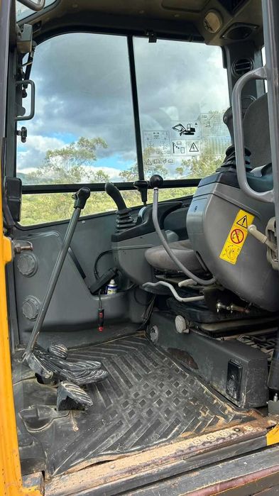 Giratória Volvo 2010 10 Ton de rastos