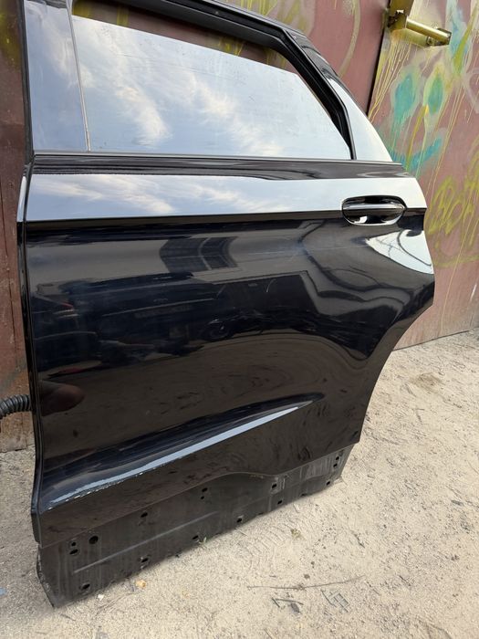 В продаже задняя левая дверь на ford edge 15-24 год в цвете UM  в хорошем состоянии