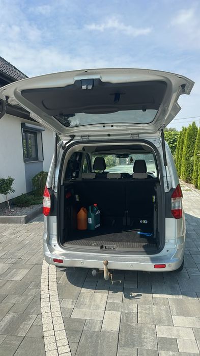 Ford E-Tourneo Courier