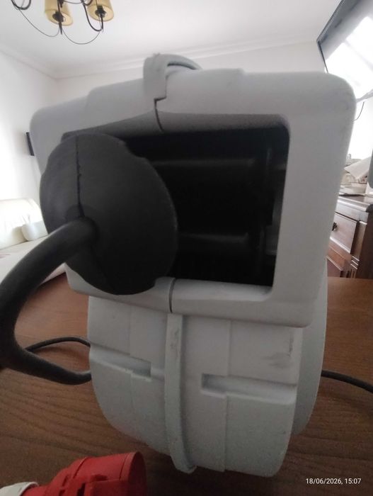 EXTENSÃO TRIFÁSICA 20m, NOVA. Enrolador automático.