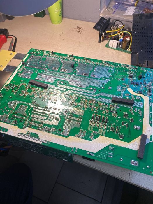 Ремонт гібридних інвекторів та АКБ.