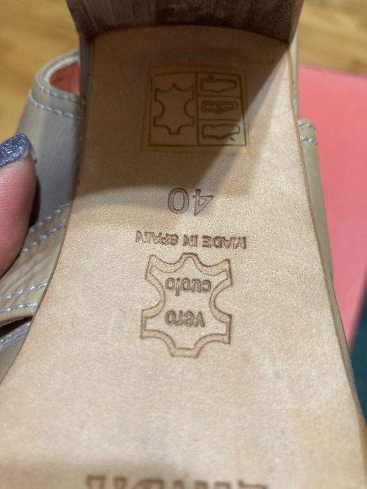 Piekne  włoskie czółenka buty kobiece cale ze skory