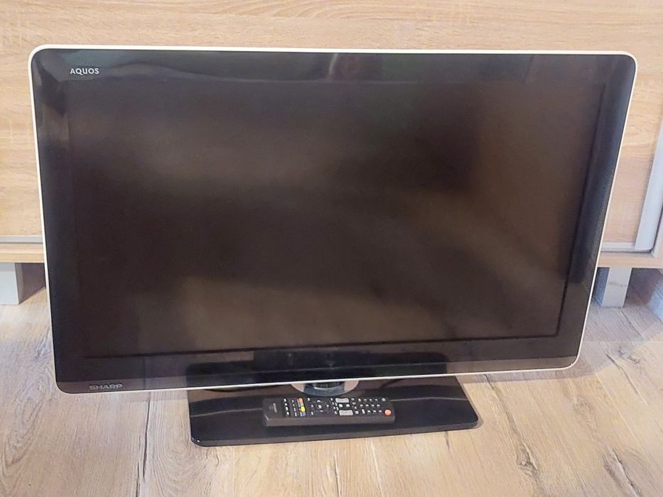 Telewizor LCD  32 cale sharp LC-32LE320E