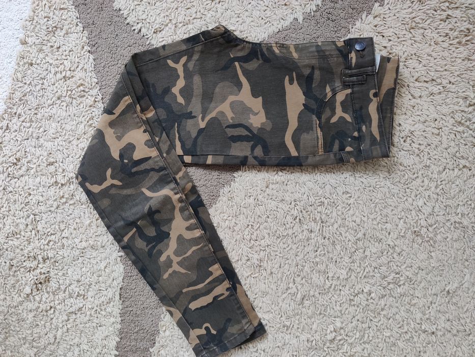 Spodnie moro, Clockhouse