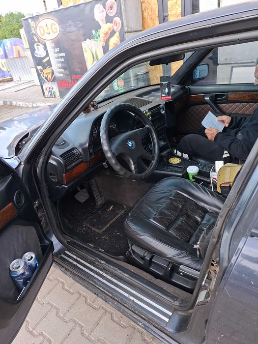 Автомобіль BMW 735I