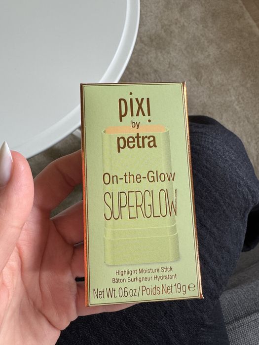 Rozświetlacz pixi superglow w sztyfcie kolor gildedglow