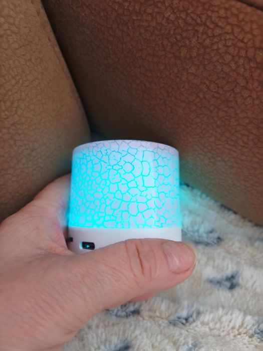 Mini Głośnik Bluetooth LED | Radio FM | Karta SD | Przenośny – NOWY