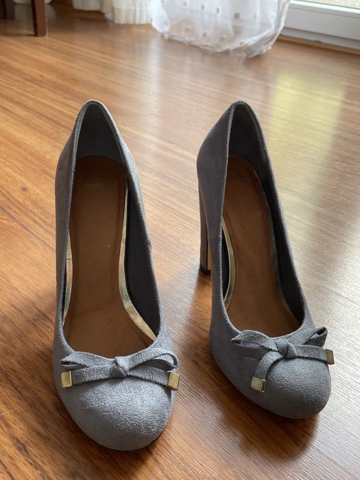 Niebieskie buty na obcasie