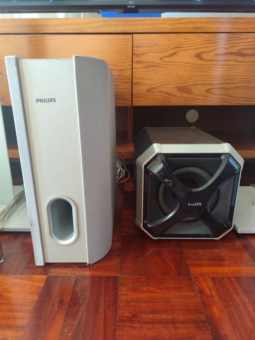Conjunto de Colunas Home Cinema Philips + 2 Subwoofers
