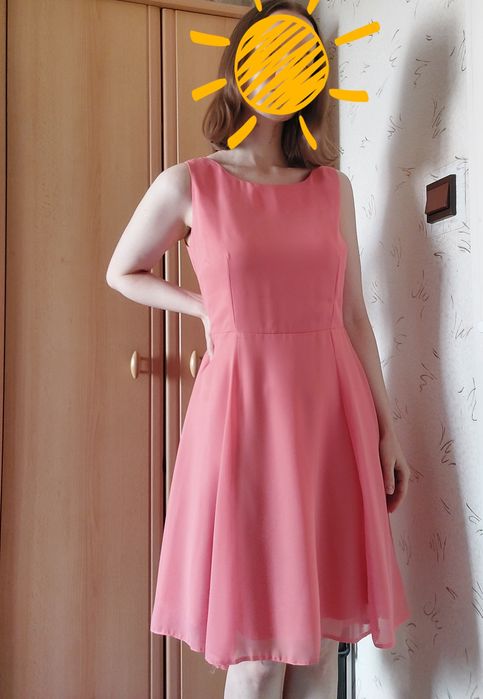 Sukienka elegancka brzoskwiniowa na imprezę wesele