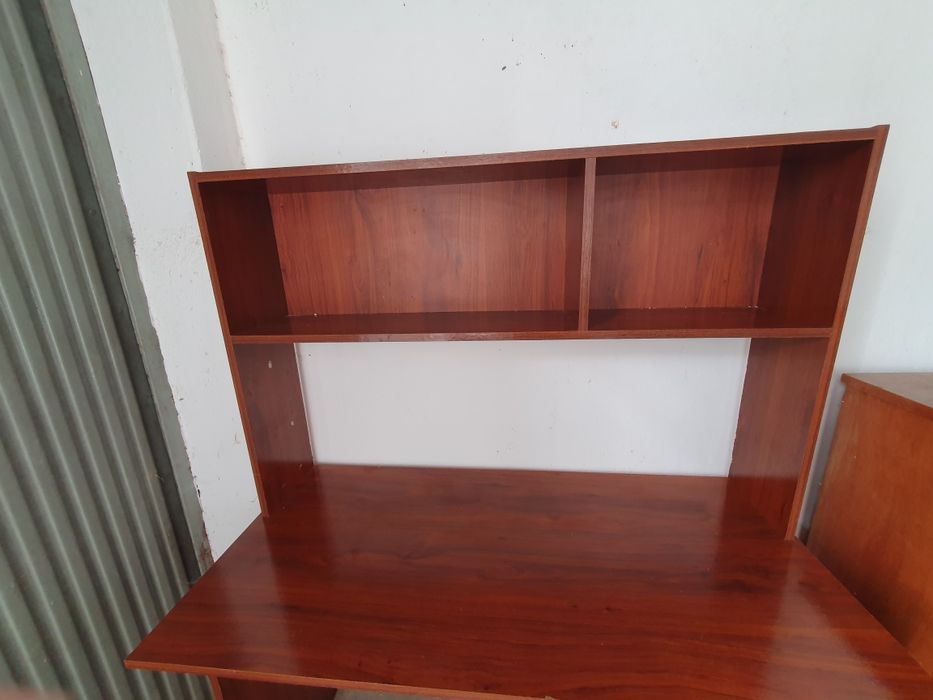 Secretária com alçado