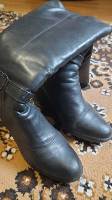 Продам жіночі шкіряні сапоги гарний стан