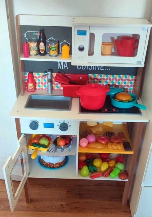 Cozinha de brincar com os acessórios