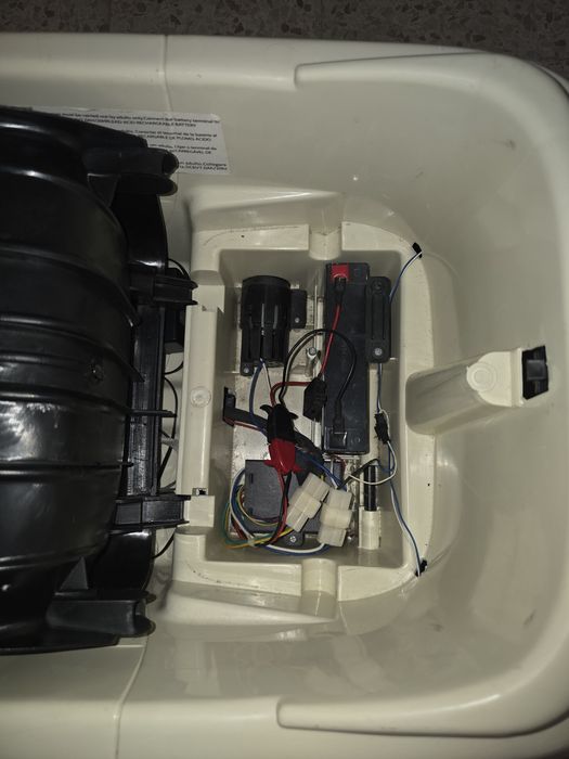 Carro com bateria e telecomando