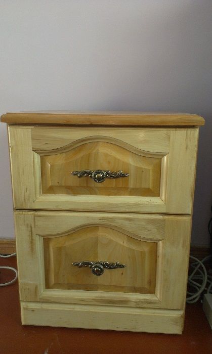 Тумбочки з дерева черешні