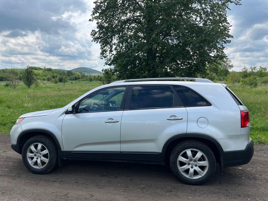 Автомобіль кіа соренто