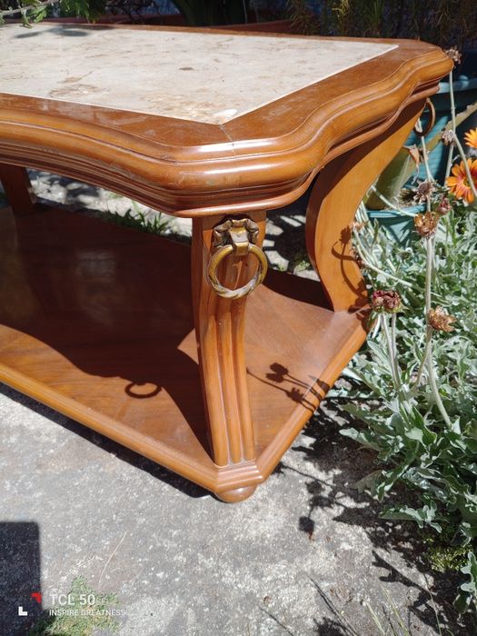 Mesa de centro muito antiga em mogno com pedra mármore. O preço não é negociável