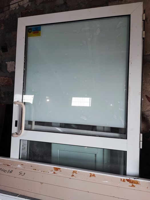 Двери входные в магазин и тд