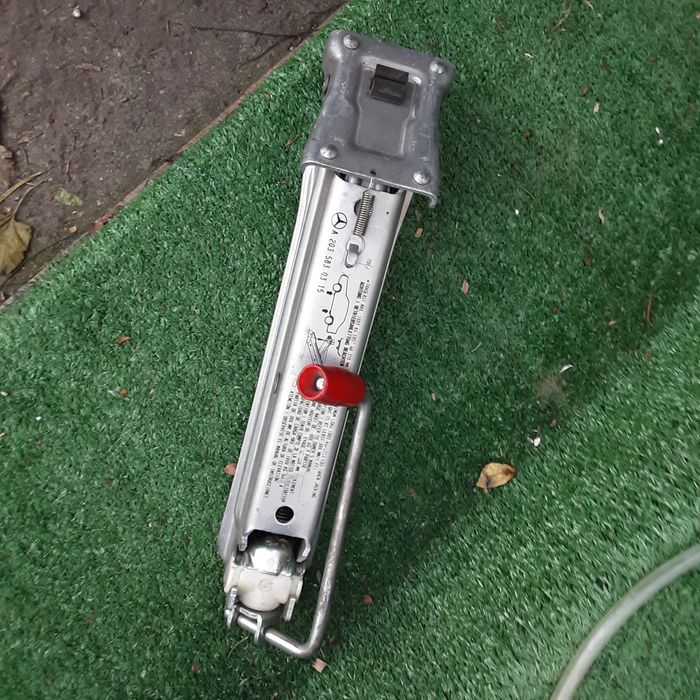 Домкрат Мерседес 2018 г