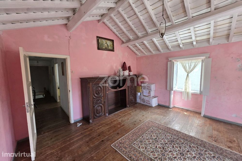 Moradia T3 com quintal - Arrifes