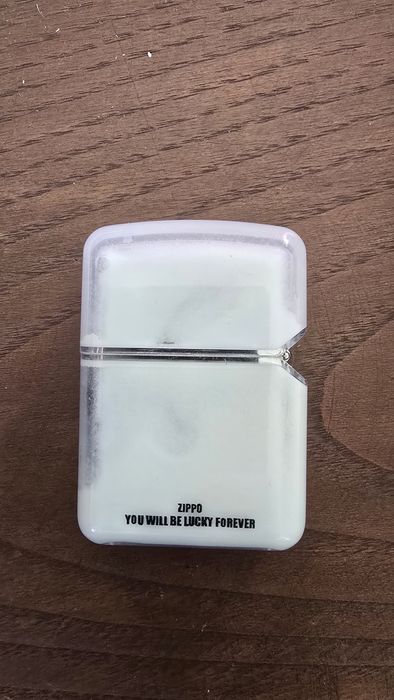 Isqueiro Zippo luminoso