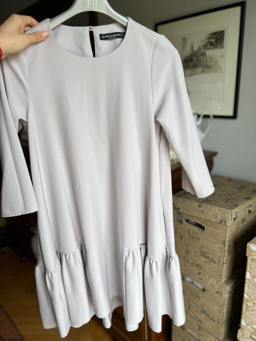 Liliowo popielata sukienka wizytowa By Mielczarkowski