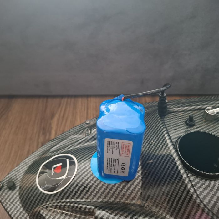 Łódka Zanętowa FLYTEC D13 Carbon 12000 Mah