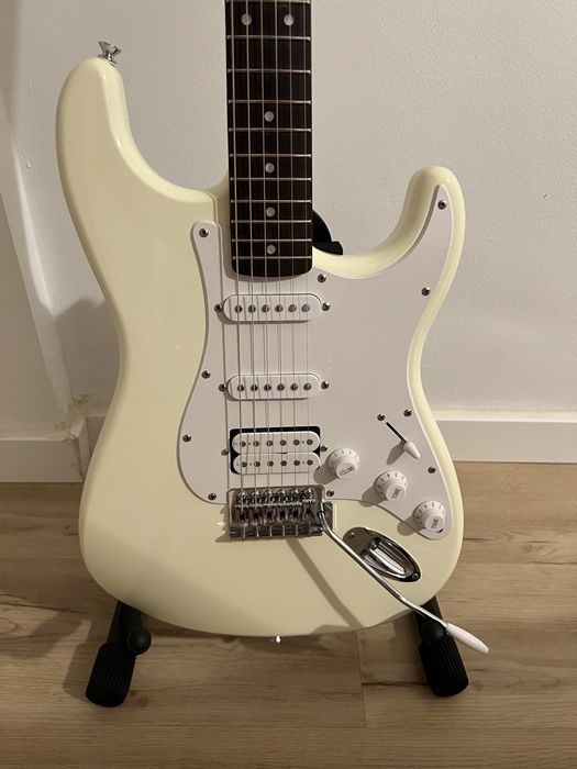 Guitarra Elétrica Squire Fender Stratocaster