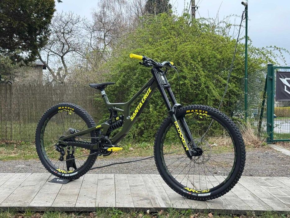 Rower DH downhill Santa Cruz V10 "M"